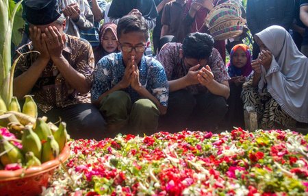 Pohřeb Džannatun Cintjové Dewiové, první identifikované oběti tragického letu JT-610 společnosti Lion Air.