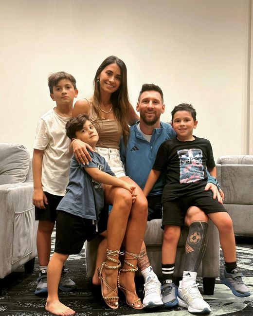 Lionel Messi se svou rodinou. Lionel Messi se svou rodinou.