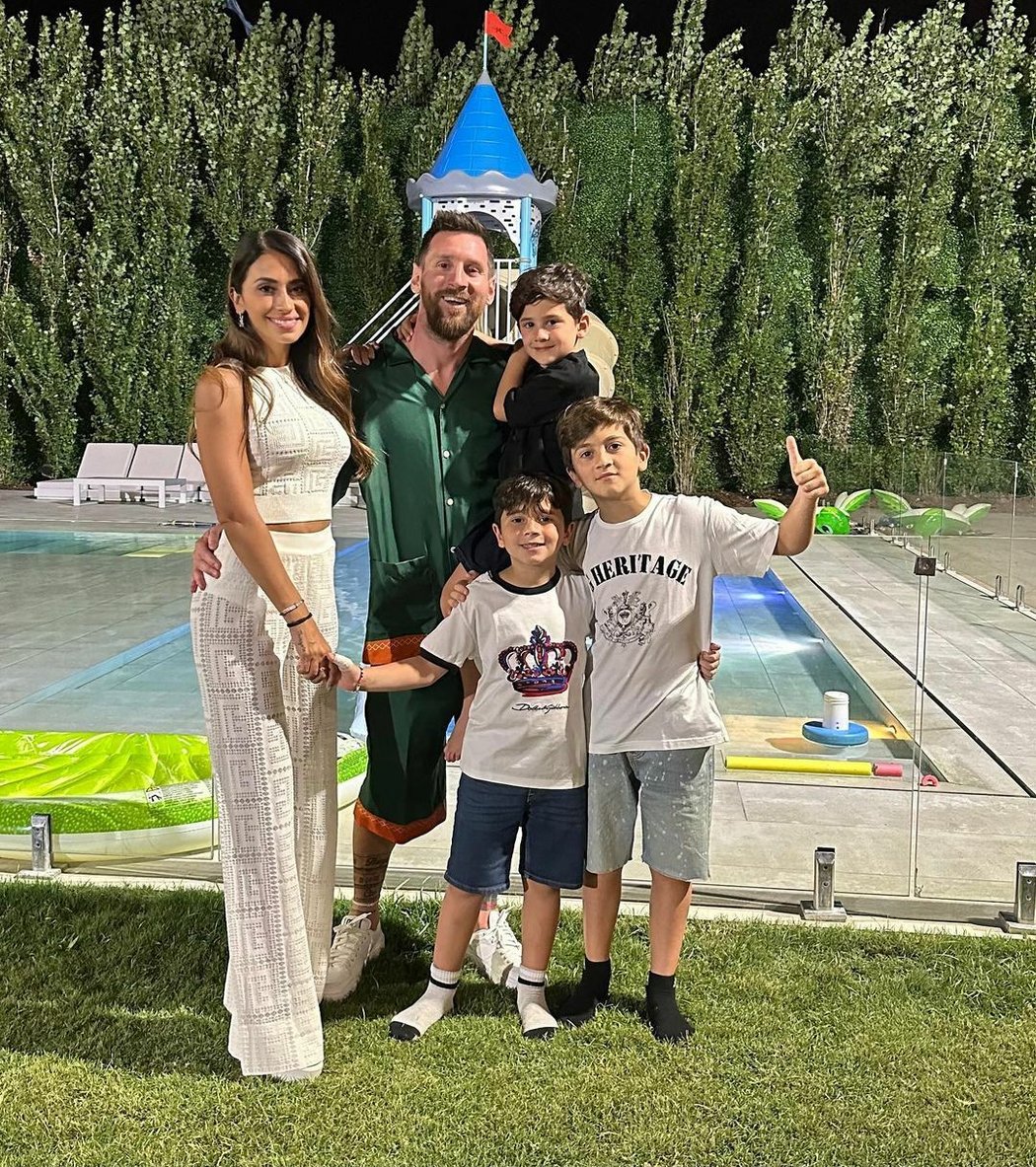 Lionel Messi se svou rodinou.