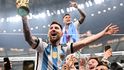 Posledně se mohl Lionel Messi radovat z trofeje pro vítěze.