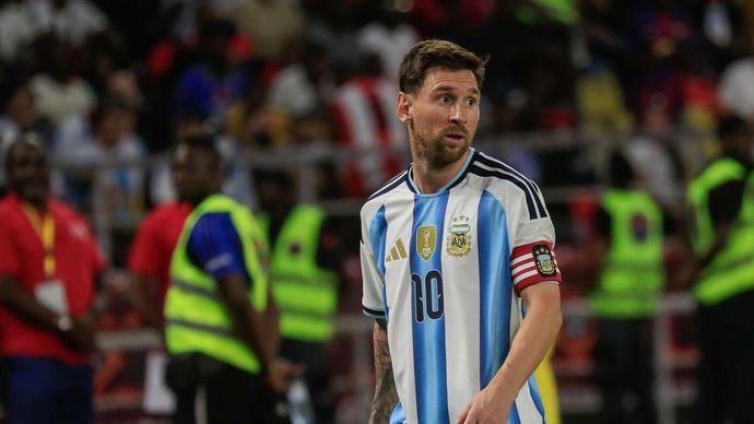 Posledně se mohl Lionel Messi radovat z trofeje pro vítěze.