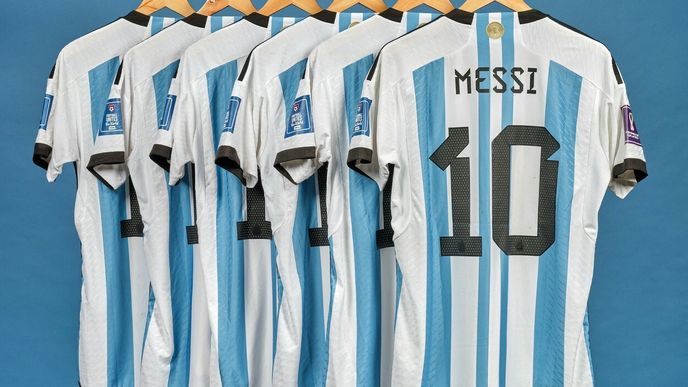 Dresy Lionela Messiho jdou do aukce