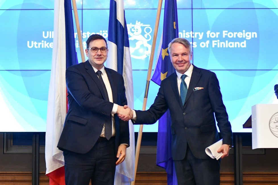 Ministr zahraničí Jan Lipavský (Piráti) s ministrem pro záležitosti Evropské unie Hansem Dahlgrenem (2.6.2022)