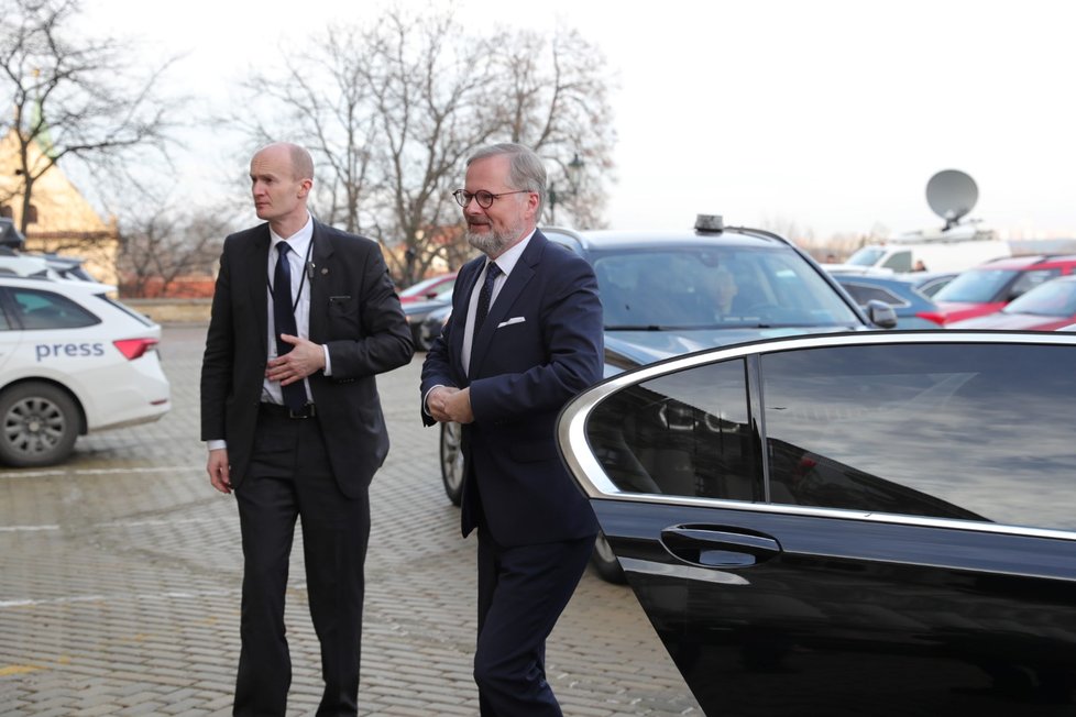 Premiér Petr Fiala (ODS) během bilanční návštěvy na ministerstvu zahraničních věcí se šéfem rezortu Janem Lipavským (Piráti) (6.2.2023)