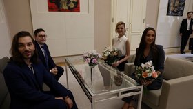 Ministr zahraničí Jan Lipavský (Piráti) se setkal s českými miss (27. 3. 2024).