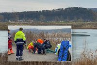 Dramatický boj o život! Dvojice zachraňovala topícího se pejska, propadl se pod ní led