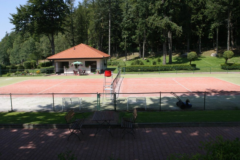 V Lipnici jsou k dispozici i tenisové kurty