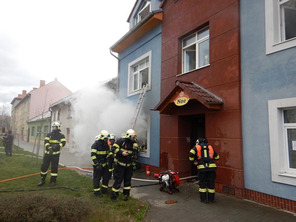 V Lipníku nad Bečvou vyhořela hračkářská dílna.
