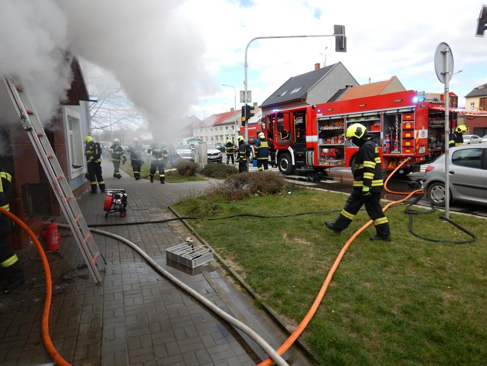 V Lipníku nad Bečvou vyhořela hračkářská dílna.