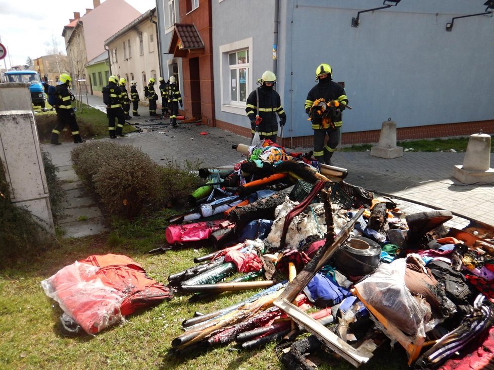 V Lipníku nad Bečvou vyhořela hračkářská dílna.