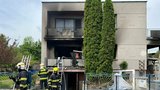 Senior měl zapálit dům s vnukem: Policie zastavila trestní stíhání, obviněný zemřel