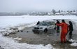 Na dně Lipna u Frýdavy skončilo auto Toyota RAV-4 rakouského řidiče, který si krátil cestu přes led z Frymburku. Řidiči ani jeho spolujezdci se tehdy nic nestalo, stačili včas vyskočit.