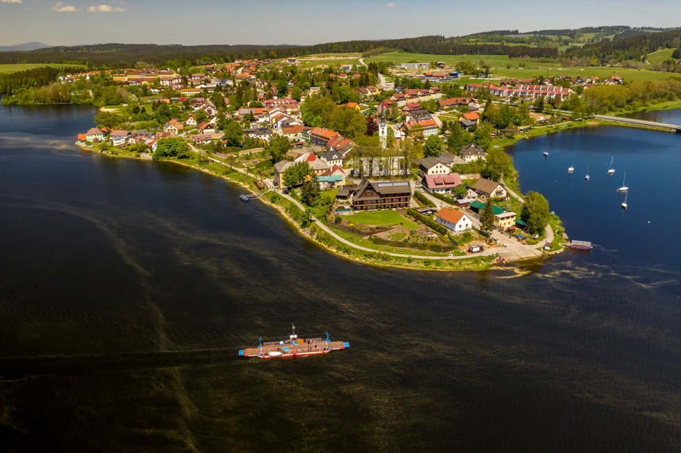 Lipno patří mezi nejoblíbenější dovolenkové destinace v Česku.