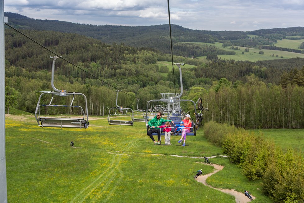 Lanovka a biketrial na Lipně