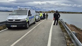 Vevnitř byly ostatky dvou lidských těl