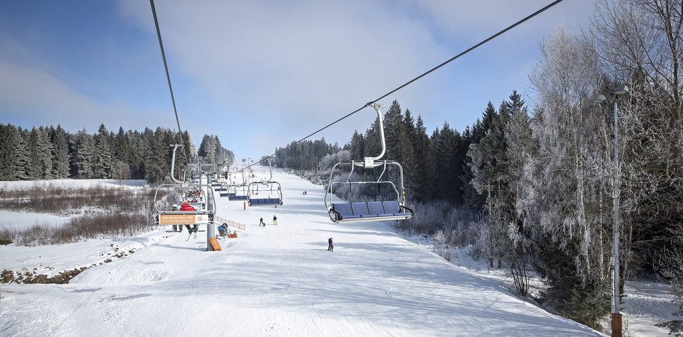 Čtyřsedačková lanovka na vrch Kramolín