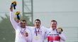 Medailový ceremoniál střelců musel být posunut, protože organizátoři rychle sháněli druhou českou vlajku