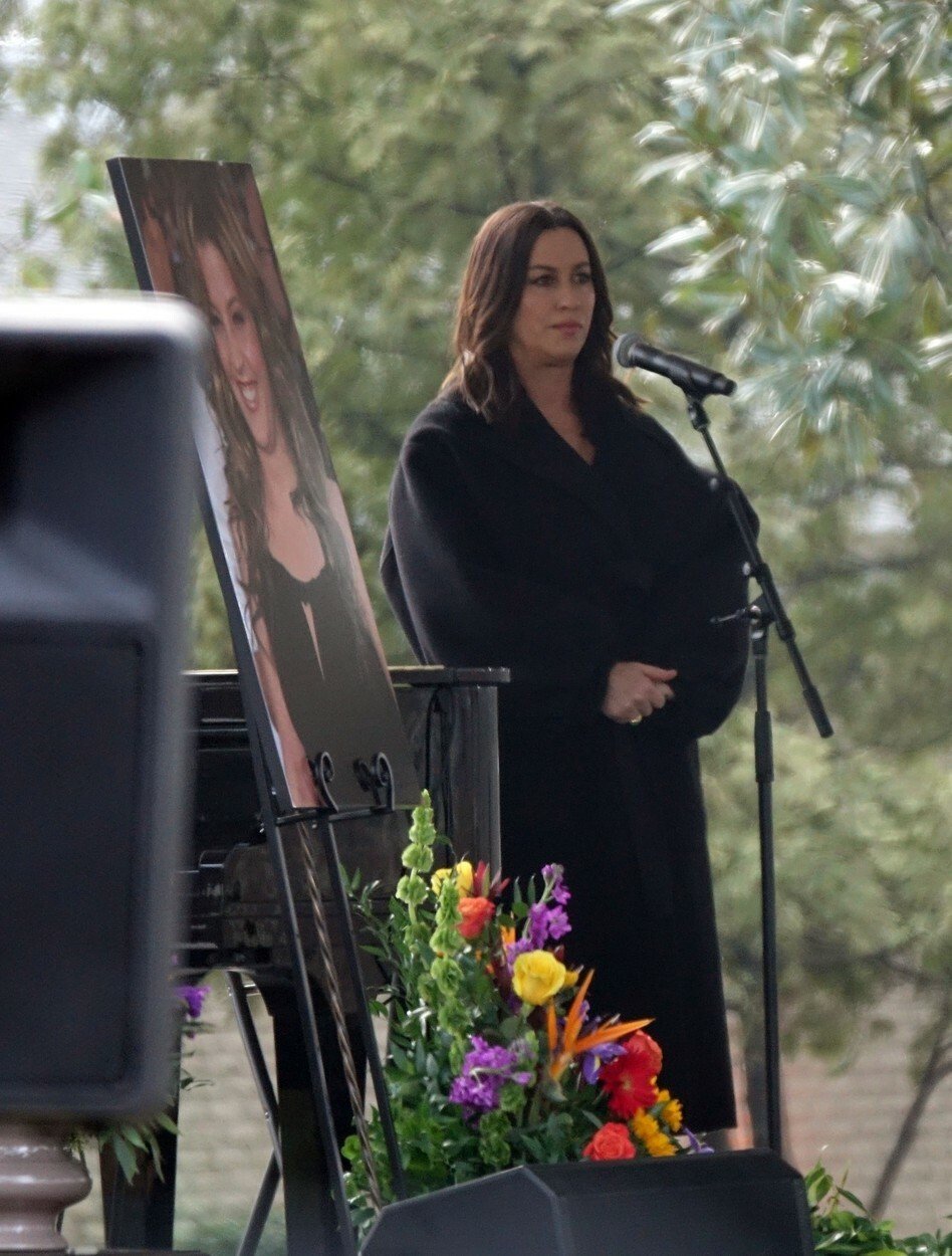 Pohřeb Lisy Marie Presley - Alanis Morissette