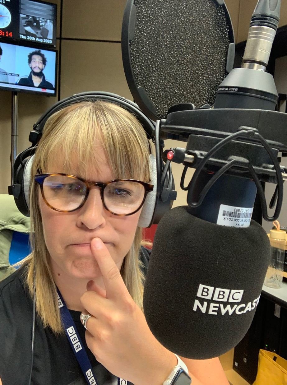 Moderátorka BBC Lisa Shaw zemřela po očkování AstraZenecou, potvrdila soudní pitva. Moderátorka BBC Lisa Shaw zemřela po očkování AstraZenecou, potvrdila soudní pitva.