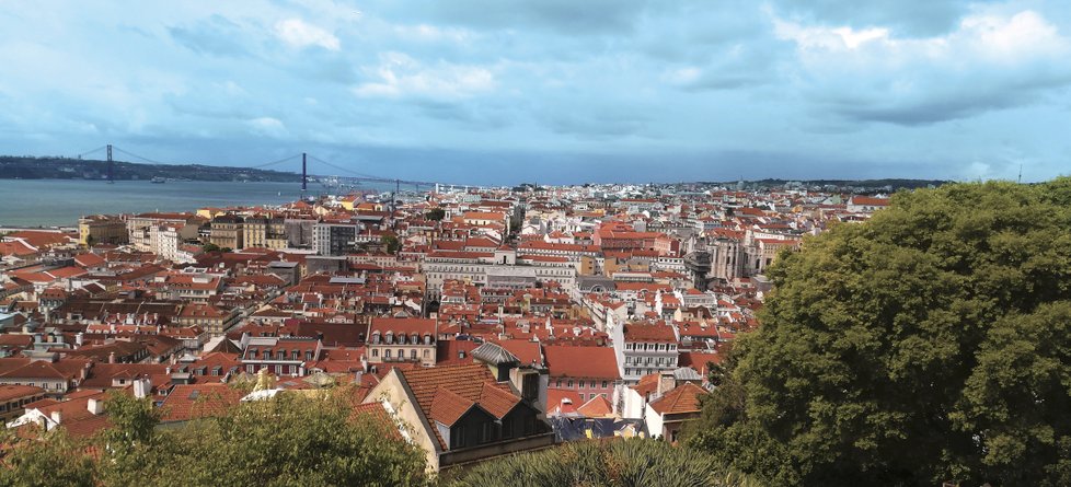 Příjemný je pak i výšlap uličkami do dvorany s pozůstatky hradu Svatého Jiří (Castelo de Săo Jorge).