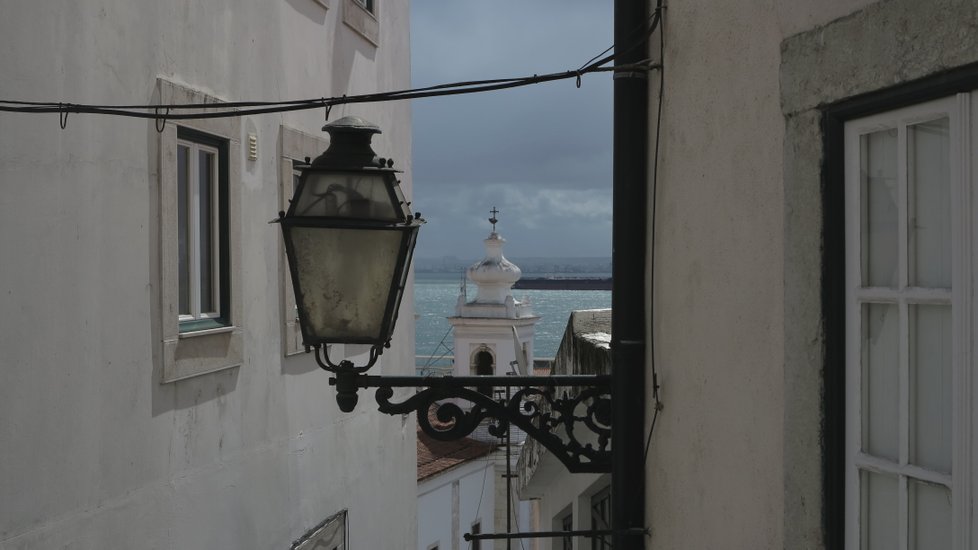 Příjemný je pak i výšlap uličkami do dvorany s pozůstatky hradu Svatého Jiří (Castelo de Săo Jorge).