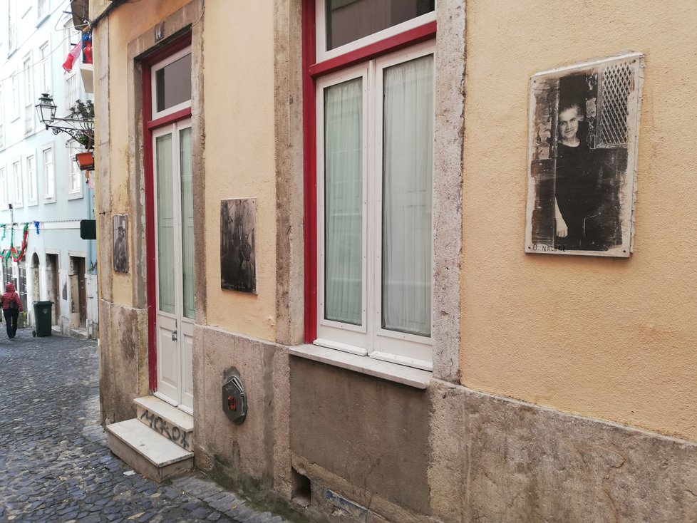 Nostalgii navozuje i ulička Beco das Farinhas, kde zdi zdobí momentky původně britské fotografky Camilly Watsonové (52).
