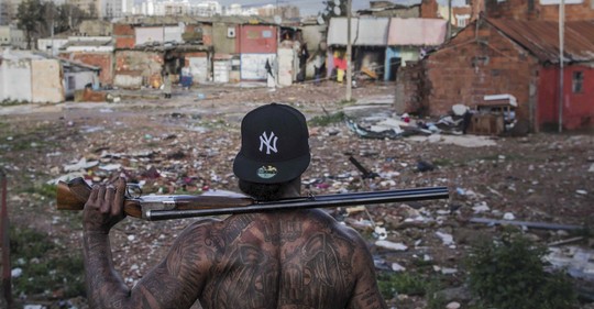 Odvrácená tvář Lisabonu: Drogy, násilí a bída v rozbořené čtvrti, která vypadá jako uprostřed války