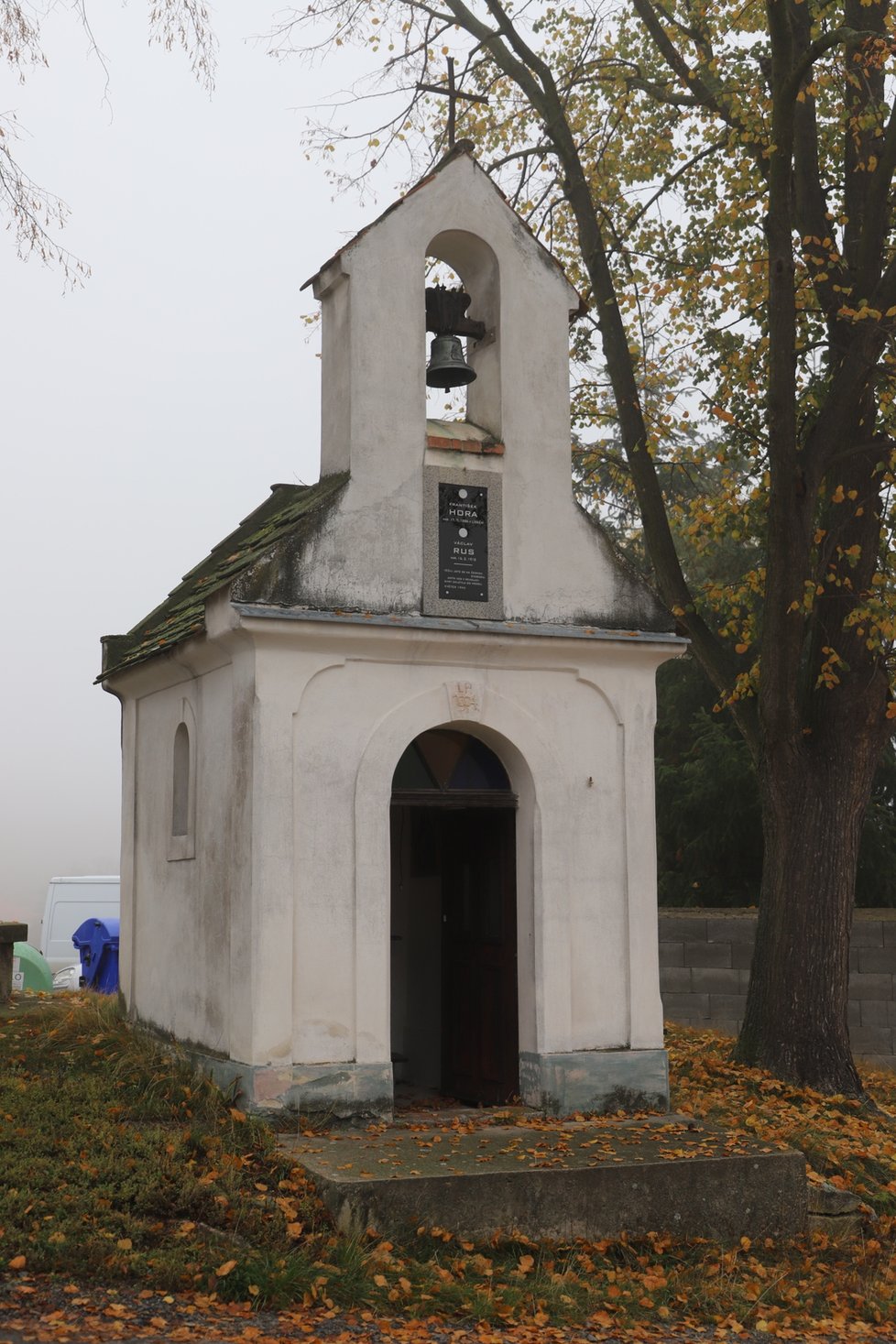 Líský je malá obec, bydlí v ní asi sto obyvatel. Rodinná tragédie všechny zasáhla.