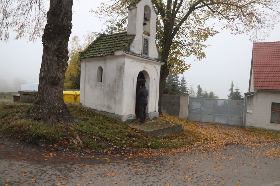 Líský je malá obec, bydlí v ní asi sto obyvatel. Rodinná tragédie všechny zasáhla.