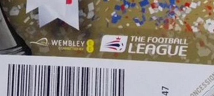 Lístek na baráž o Premier League se pořadatelům ve Wembley příliš nevydařil... Jedno o je tam navíc...