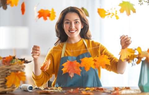 Tvoření z podzimního listí. Vyrobte si krásný svícen, mísu nebo obrazy