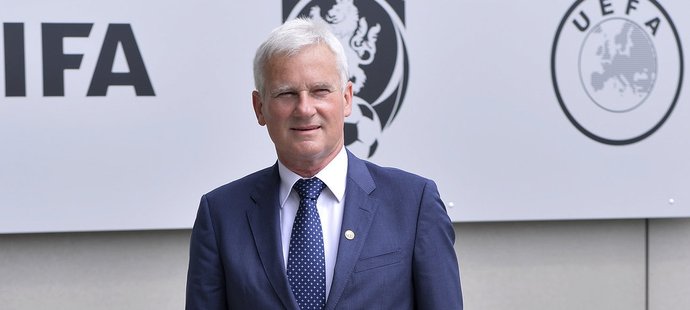 Šéf komise rozhodčích Michal Listkiewicz