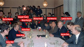 Listopad 1989: Komunisté a Občanské fórum vyjednávají.