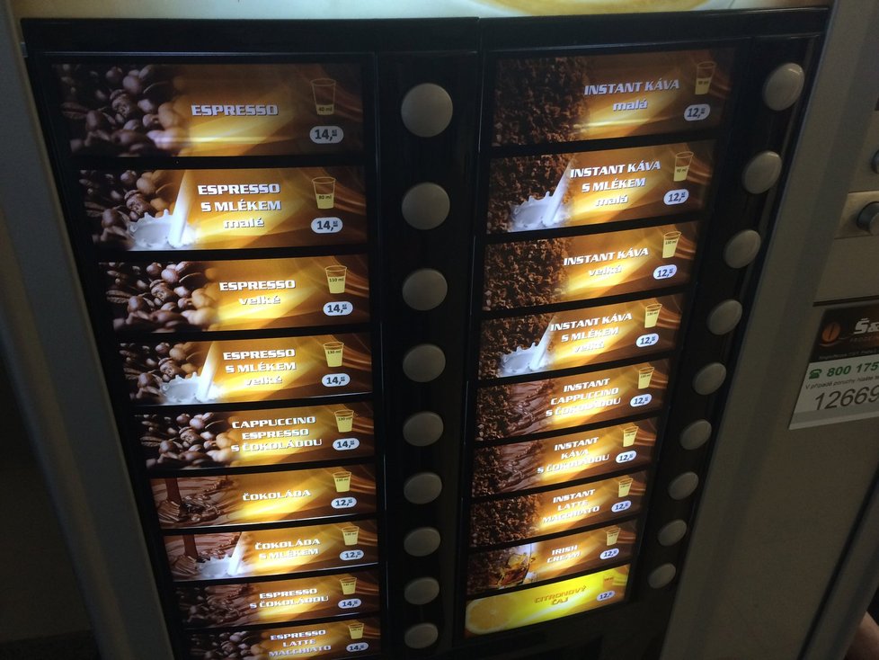 Nový automat na kávu vám má zpříjemnit čekání na Lítačku.