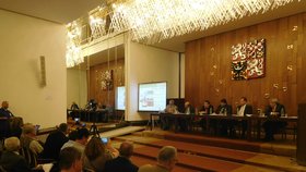 V Poslanecké sněmovně se odehrála velká debata o možnostech těžby lithia v Česku.