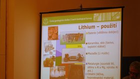 V Poslanecké sněmovně se odehrála velká debata o možnostech těžby lithia v Česku.