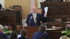 Premiér Sobotka (ČSSD) na mimořádné schůzi Sněmovny k lithiu (16. 10. 2017)