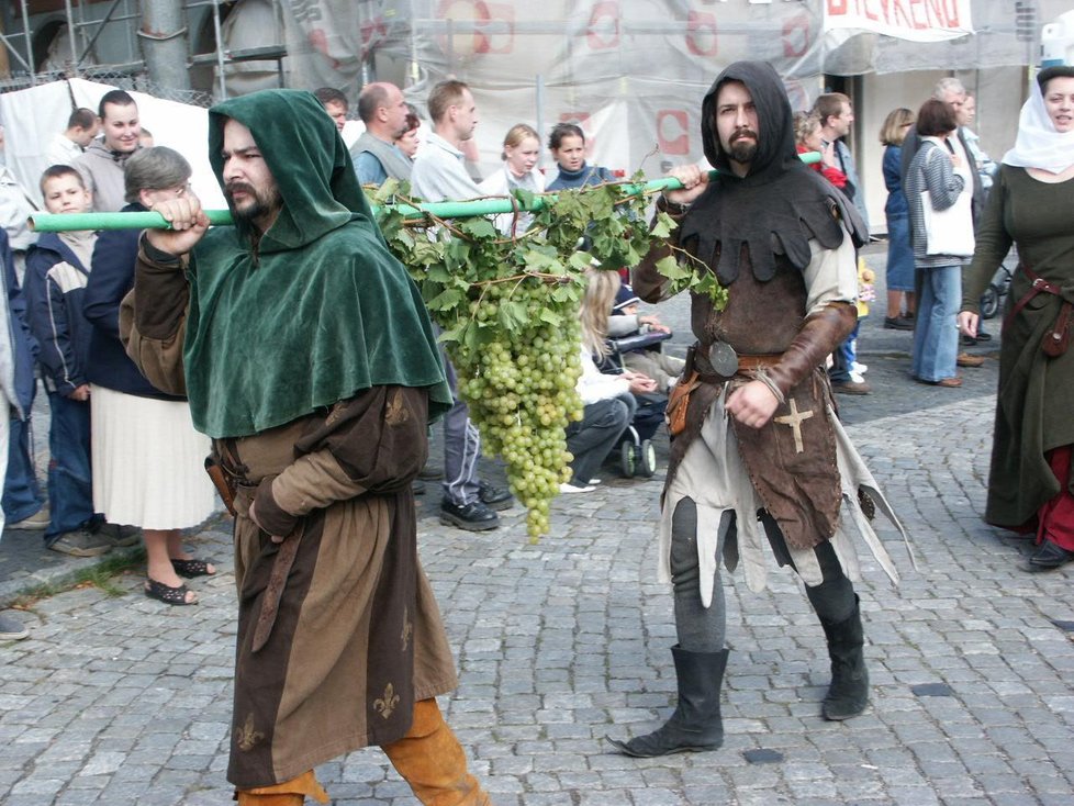 Víno je na litoměřickém vinobraní takřka posvátné.