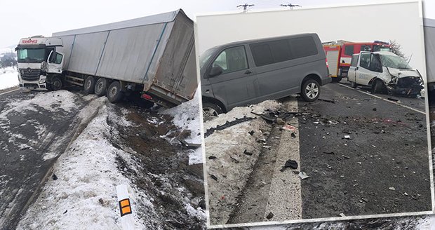 Překvapivá dohra tragické havárie na Litoměřicku: Mladá pasažérka od nehody odešla, hledala ji policie