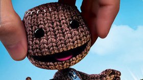 LittleBigPlanet PS Vita je důstojným přírůstkem do rodiny kreativních hopsaček