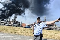 Vyšetřování požáru v Unipetrolu: Policie obžalovala zaměstnance chemičky