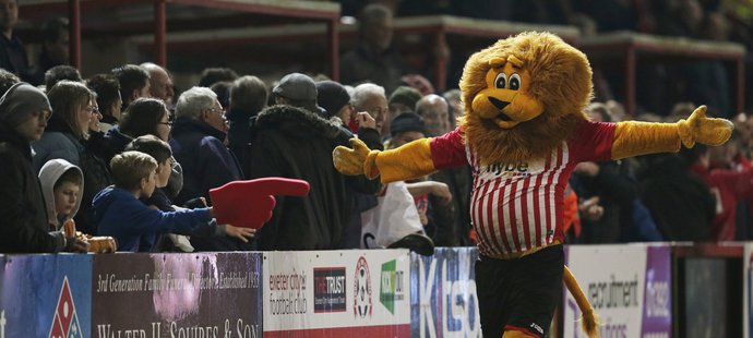 Maskot čtvrtiligového Exeteru slaví remízu s Liverpoolem v FA Cupu
