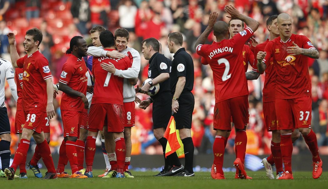Fotbalisté Liverpoolu porazili Tottenham 4:0 a vedou tabulku anglické ligy