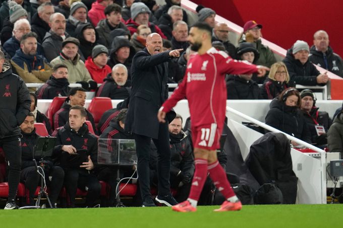 Salah se ostře pustil do Slota i vedení Liverpoolu, teď přišel trest. Legenda: Ničí odkaz Salah se ostře pustil do Slota i vedení Liverpoolu, teď přišel trest. Legenda: Ničí odkaz