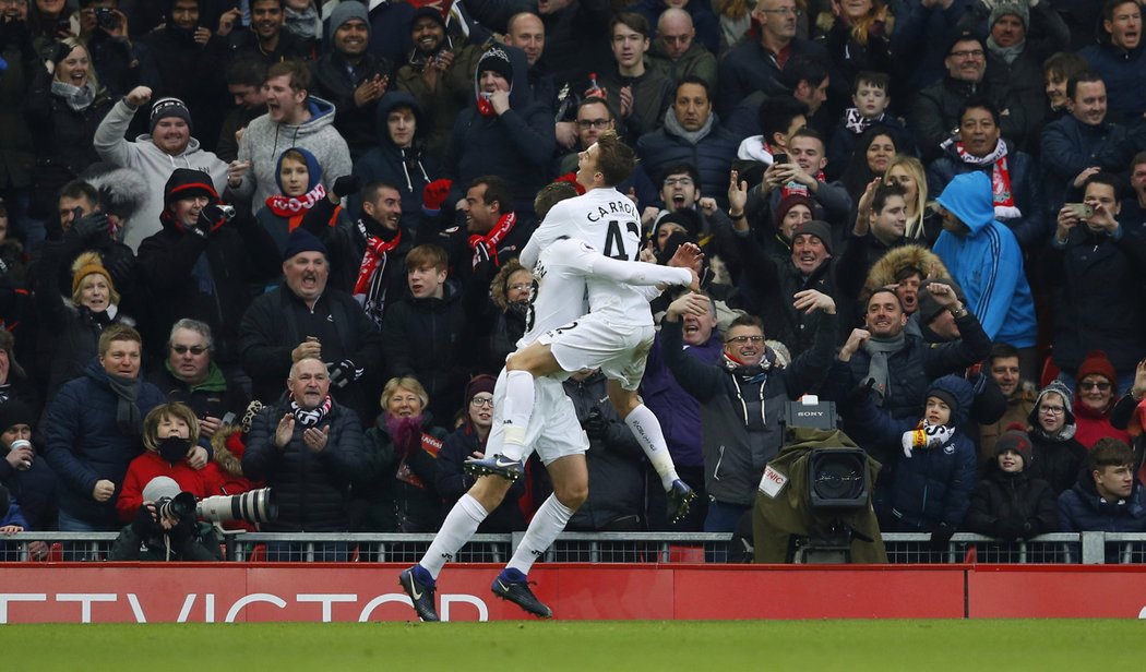 Swansea překvapila celý fotbalový svět a porazila Liverpool na jeho půdě 2:3