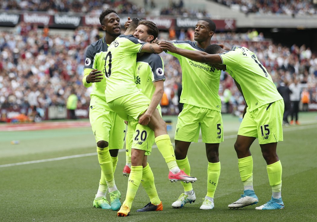 Fotbalisté Liverpoolu slaví gól na půdě West Hamu
