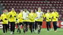 Fotbalisté Liverpoolu den před utkáním se Spartou při tréninku na Letné.