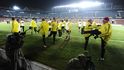 Fotbalisté Liverpoolu den před utkáním se Spartou při tréninku na Letné.