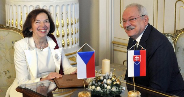 Česká velvyslankyně v Bratislavě Livia Klausová s prezidentem Gašparovičem.