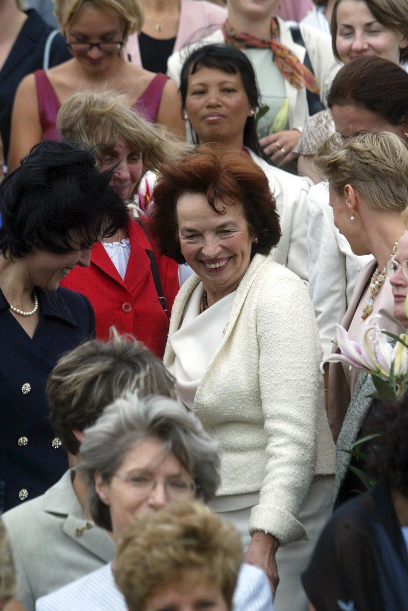 2003 - S manželkami velvyslanců.